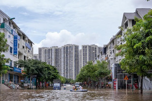 Nghịch lý bất động sản Thủ đô: Loạt khu đô thị ‘nhà giàu’ mênh mông biển lớn sau mưa lớn, giá vẫn ở mức ngất ngưởng