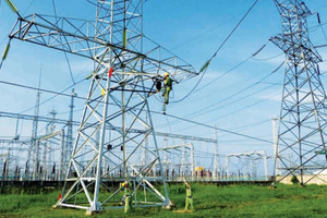 Hơn 800 công nhân làm việc xuyên lễ để đảm bảo tiến độ lưới điện miền Nam