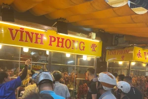 Vịt quay 'cháy hàng' dịp lễ
