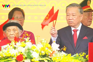 Thân thế cụ bà ngồi cạnh Tổng Bí thư Tô Lâm trong Lễ diễu binh, diễu hành