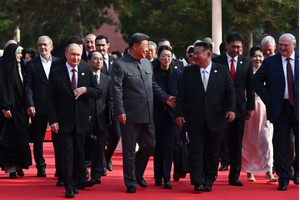 Bức hình ấn tượng nhất trong lễ duyệt binh của Trung Quốc và phản ứng của ông Trump