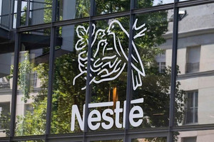 Nestlé sa thải CEO đã gắn bó 40 năm, cổ phiếu lao dốc không phanh