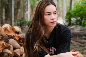 Hồ Ngọc Hà xin lỗi khán giả cả nước