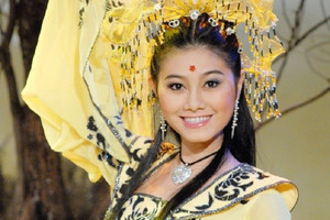 Nữ NSND là ái nữ gia tộc cải lương nhiều đời, từng là đại biểu HĐND 2 khóa, tuổi tứ tuần thành 'phú bà' đeo đồng hồ 10 tỷ, có 2 biệt thự xa hoa