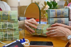 Tín dụng không thể mãi là ‘cỗ xe kéo’ tăng trưởng