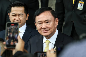 Ông Thaksin bay sang Dubai để ‘khám sức khỏe’ ngay trước phiên tòa xét xử, khẳng định sẽ sớm quay về