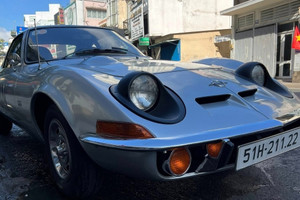 Ông Đặng Lê Nguyên Vũ đưa mẫu Opel GT ra mắt cách đây hơn 50 năm xuống phố: Màu bạc, không cốp và có chi tiết trở thành tâm điểm