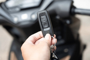 Giải mã bí ẩn loạt xe máy có khóa smartkey bị 'chết lâm sàng' giữa phố Hải Phòng, dắt đi 50 mét mới khởi động