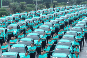 Một công ty 'bắt tay' hệ sinh thái tỷ phú Phạm Nhật Vượng đầu tư 1.000 taxi điện, 1.000 trụ sạc và 50 xe buýt điện