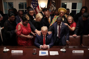 Ông Trump kêu gọi quyên góp để ‘giành vé lên thiên đường’