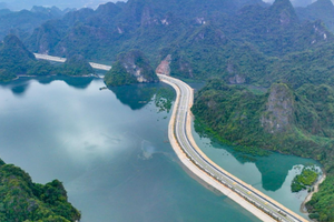 Tuyến đường bao biển dài gần 20km đẹp nhất Việt Nam, có hầm xuyên núi lớn nhất miền Bắc do Đèo Cả thi công