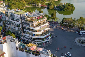 Ông chủ tòa nhà Hàm cá mập đã phục vụ 672.448 lượt hành khách chỉ trong 4 ngày lễ