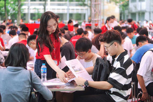 Các trường đại học đồng loạt phát thông báo quan trọng ảnh hưởng đến hàng triệu sinh viên mới nhập học