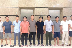 Khởi tố 4 cán bộ kiểm lâm nhận hối lộ