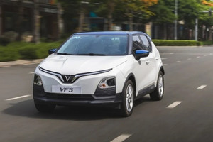 Mua VinFast VF 5 vì sạc miễn phí, sau khi lăn bánh hàng chục nghìn km chủ xe ‘vạch rõ’ khả năng vận hành, kể luôn số tiền bảo dưỡng