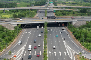 Từ nay, CSGT sẽ xử phạt xe tải đi vào làn 1 trên 2 tuyến cao tốc sau