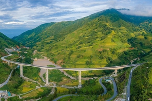 Cầu cạn có trụ cao nhất Việt Nam gần bằng tòa nhà 27 tầng đã ngưng hoạt động hơn 2 tháng