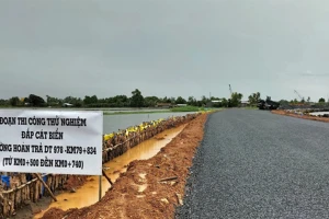 Bộ trưởng Xây dựng cảnh báo việc dùng cát biển để làm đường, xây nhà