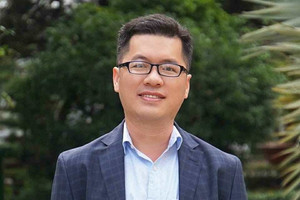 Ứng viên giáo sư trẻ nhất từng được tuyển thẳng vào đại học, nhận 3 học bổng tiến sĩ
