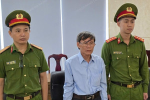 Bắt một cựu cán bộ đất đai