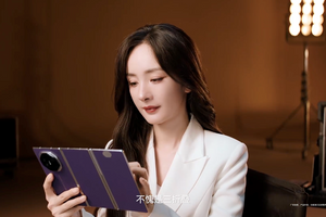 Huawei ra mắt smartphone gập ba giá hơn 81 triệu đồng