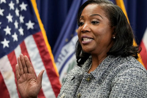 Tòa án Mỹ ngăn ông Trump sa thải Thống đốc Fed Lisa Cook