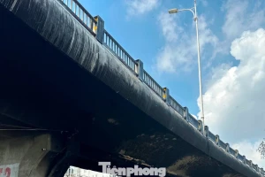 Kết quả kiểm định đường dẫn cầu Vĩnh Tuy sau vụ cháy hàng trăm xe máy