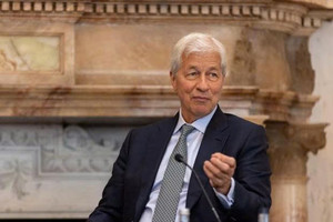 Nền kinh tế lớn nhất thế giới lung lay: Hơn 900.000 việc làm biến mất, CEO JPMorgan đưa ra cảnh báo nóng