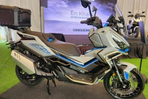 Xe tay ga động cơ 40 mã lực, chạy 500km không cần đổ xăng đang khiến Yamaha XMAX 300 và Honda ADV350 chào thua về giá