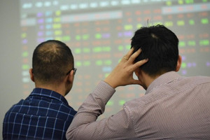 8 cổ phiếu tài chính góp mặt trong Top giảm mạnh nhất 3 sàn, có cả đại diện VN30