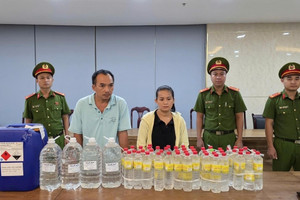Hãi hùng hơn 30.000 lít giấm độc hại suýt tuồn ra thị trường ở Đà Nẵng