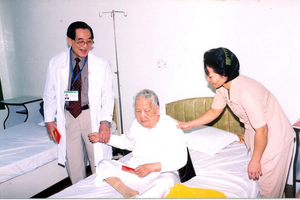 Nhà giáo Nhân dân, bác sĩ U100 của Việt Nam vừa nhận giải thưởng cao quý: ‘Bàn tay vàng’ trong y học, học trò ưu tú của cố GS Tôn Thất Tùng