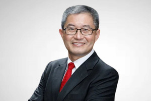 Giáo sư được tỷ phú Phạm Nhật Vượng chiêu mộ làm PCT VinUni, phụ trách phát triển nhân tài: Từng là giám đốc đại học ở Singapore, nổi danh khắp thế giới