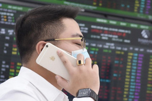 Phiên sáng 15/9: TTCK xuất hiện một lệnh mua cổ phiếu giá trị 900 tỷ đồng