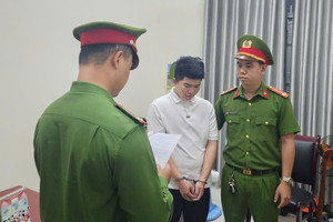 Bắt 'ông chủ vựa chim cảnh' Đặng Quang Hiền