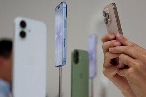 iPhone 17 'gây bão' tại thị trường smartphone lớn nhất thế giới, còn một ẩn số vẫn đang chờ 'lên sóng'