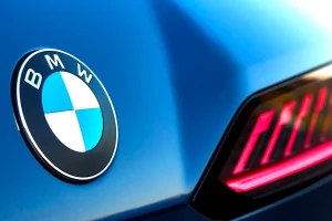 Logo BMW bản mới có gì khác biệt?