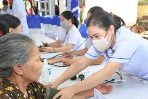 Từng bước thực hiện chính sách miễn viện phí toàn dân