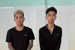 Truy xét, bắt khẩn cấp 2 Tiktoker