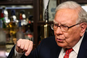 Bất ngờ rót gần 1 tỷ USD vào cổ phiếu Mỹ sau 11 quý bán ròng, Warren Buffett đang toan tính điều gì?
