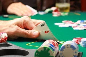 Thu hồi Giấy chứng nhận đăng ký hộ kinh doanh Dịch vụ trò chơi trí tuệ Dragon Poker tại Khách sạn Grand Plaza