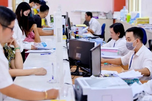 Tiêu chuẩn bằng cấp theo hướng dẫn mới nhất đối với cán bộ, công chức: Bằng tại chức, hệ vừa làm vừa học có đáp ứng được yêu cầu?