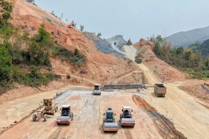 Giải ngân đầu tư công ì ạch: Hết thời tiền đâu, đầu tiên là gì?