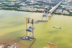 Sắp thành hình cầu dây văng tĩnh không cao nhất Việt Nam, kết nối đến siêu sân bay 16 tỷ USD