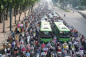 Phó Thủ tướng chỉ đạo Hà Nội và TP. HCM gấp rút chuyển đổi xanh, VinFast, Viettel, FPT đón sóng tăng trưởng mới