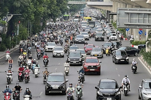 Người mua ô tô e ngại chỉ thị cấm xe xăng, 17 thương hiệu lớn trấn an: Xe mới không bị ảnh hưởng