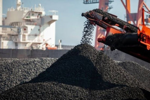 Trung Quốc nhập khẩu vàng đen ở mức kỷ lục: Thị trường toàn cầu nóng trở lại, giá bật tăng sau đáy bốn năm
