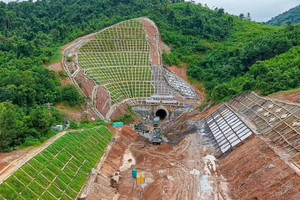 Thứ trưởng Bộ Xây dựng kiểm tra dự án cải tạo đường sắt 2.000 tỷ đồng do liên danh Đèo Cả thực hiện
