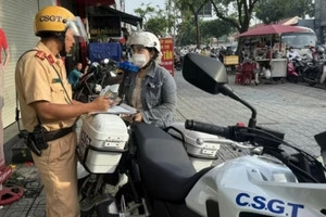 Hơn 100 tài xế tại một địa phương bị xử lý khi chạy xe trên vỉa hè, mức phạt gây chú ý