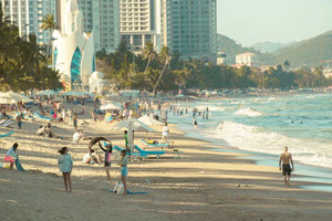 Lý do người dân từ quốc gia lớn nhất thế giới chi tiền 'khủng' đến Nha Trang, Phú Quốc nghỉ dưỡng